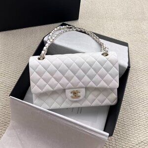 Classic CHANEL Bag: A Stylish and Versatile Choice for Elegance